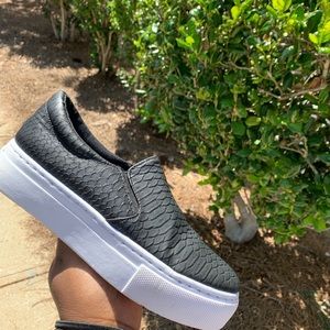 Snake print platform shoes